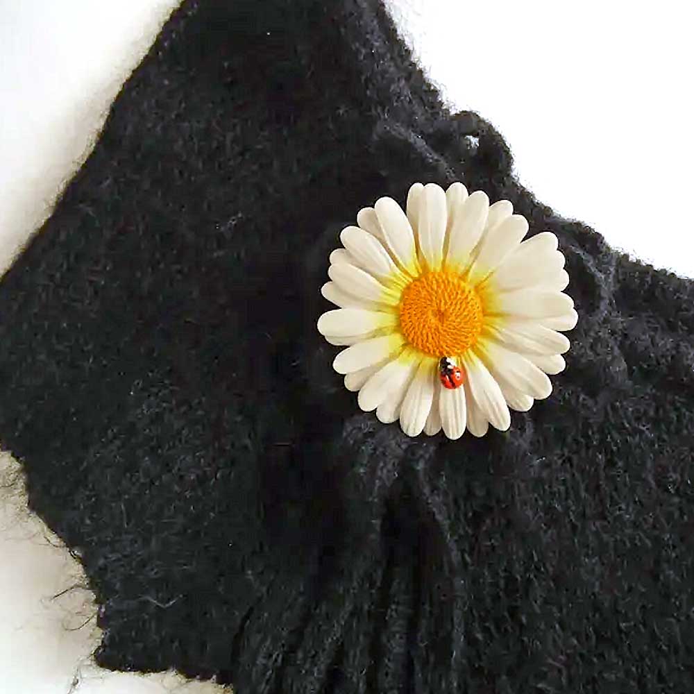 Nature's Duet: Daisy Pendant & Brooch Polymer Clay.