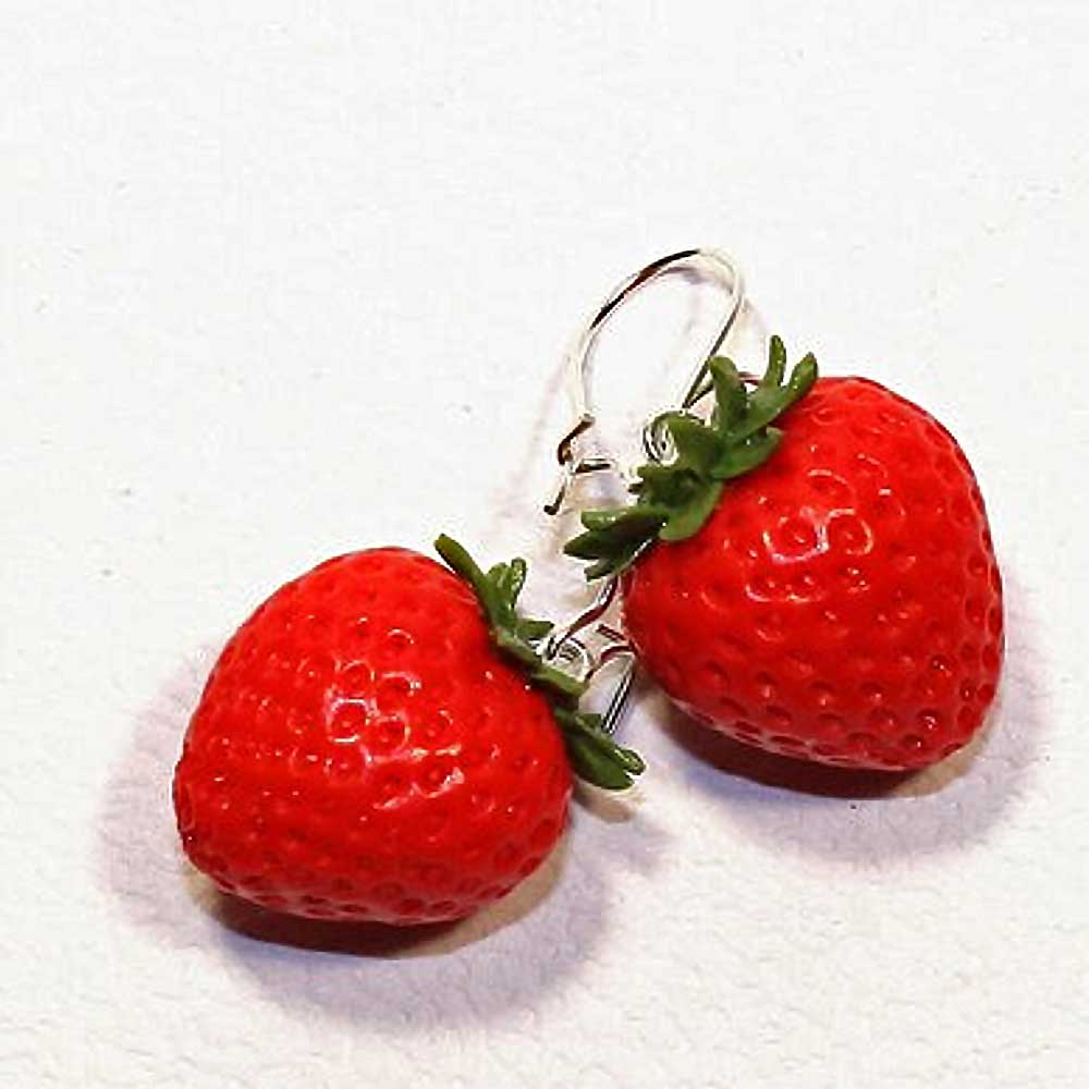 Juicy Treats: Strawberry Earrings Polymer Clay.