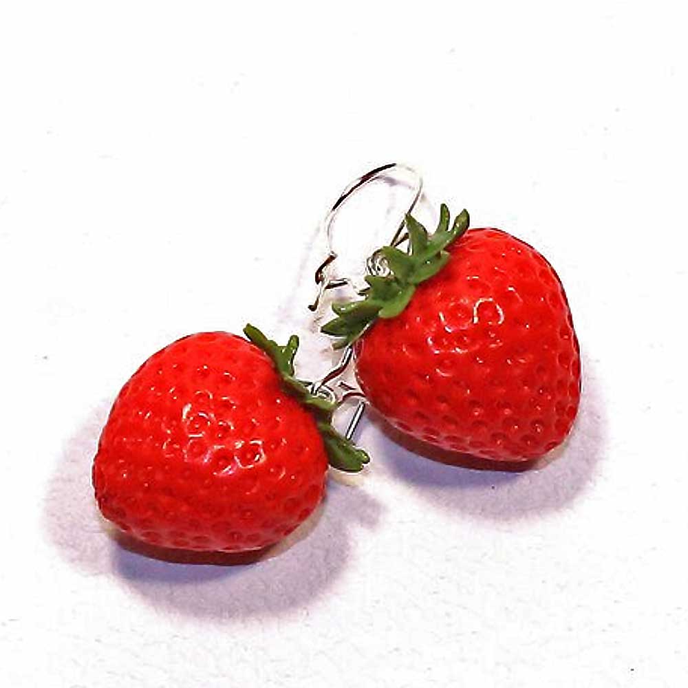 Juicy Treats: Strawberry Earrings Polymer Clay.