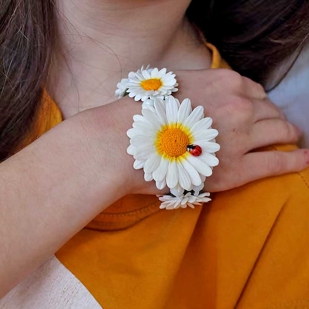 Sunny Guest: Daisy & Ladybug Bracelet Polymer Clay.