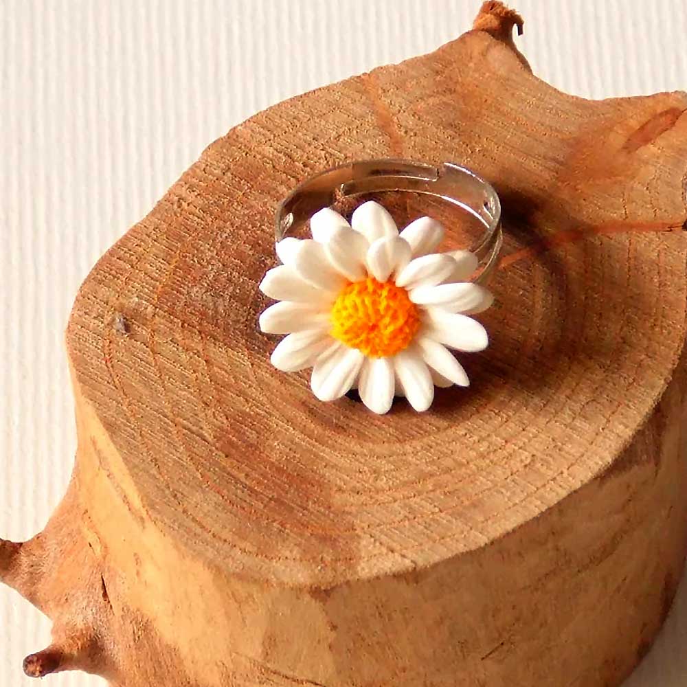 Sweet Blossom: Daisy Ring Polymer Clay.