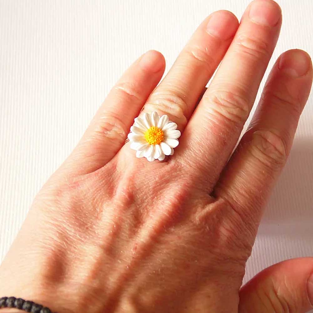 Sweet Blossom: Daisy Ring Polymer Clay.