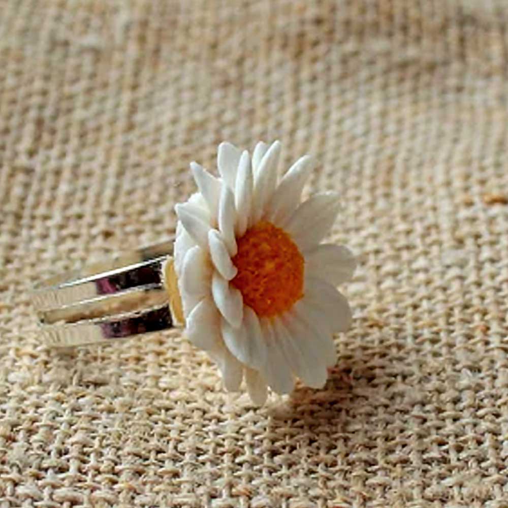 Sweet Blossom: Daisy Ring Polymer Clay.