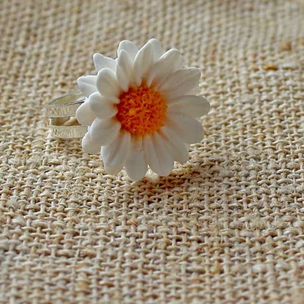 Sweet Blossom: Daisy Ring Polymer Clay.