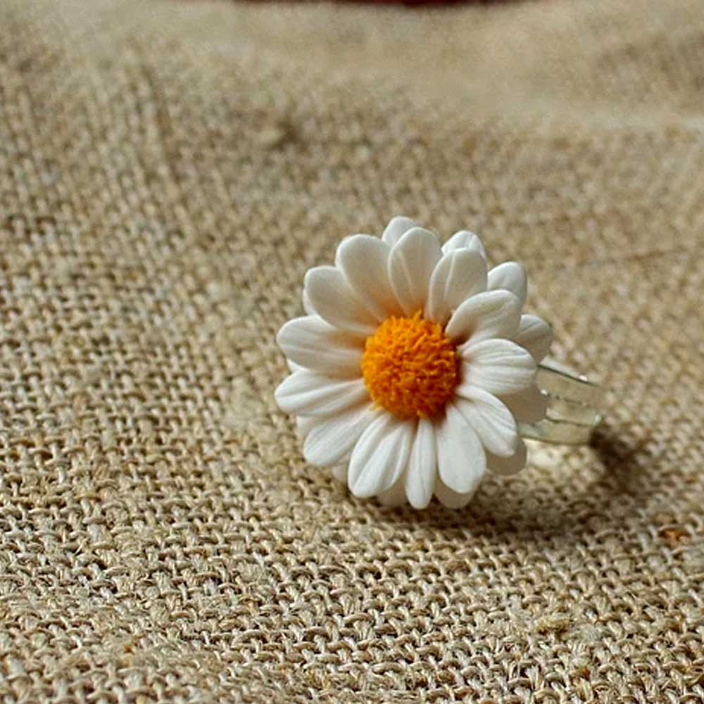 Sweet Blossom: Daisy Ring Polymer Clay.