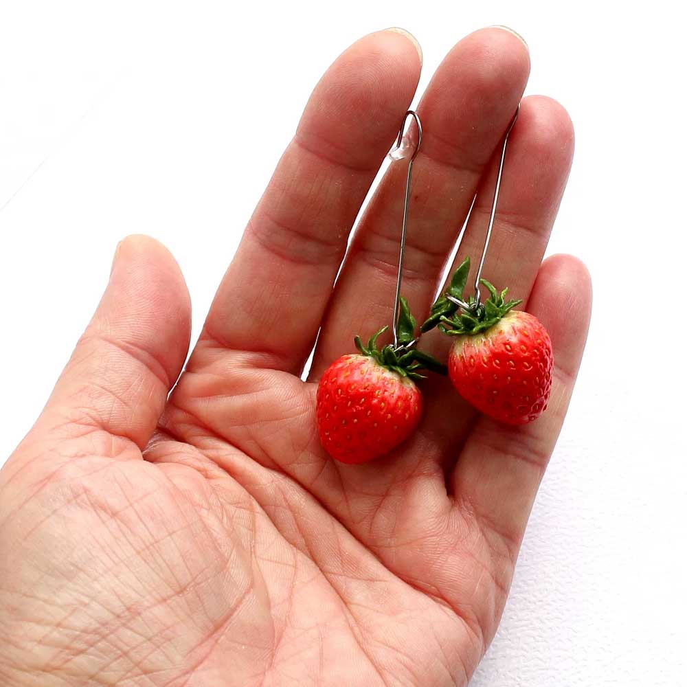 Dreamy Berries: Strawberry Earrings Polymer Clay.