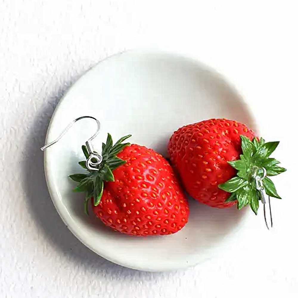 Berry Queen: Strawberry Earrings Polymer Clay.