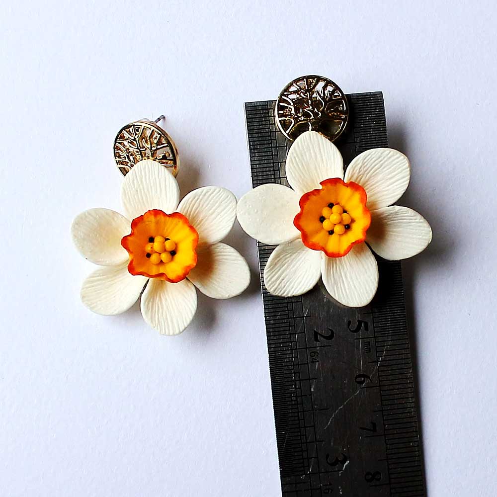 White Splendor: Daffodil Earrings Polymer Clay.