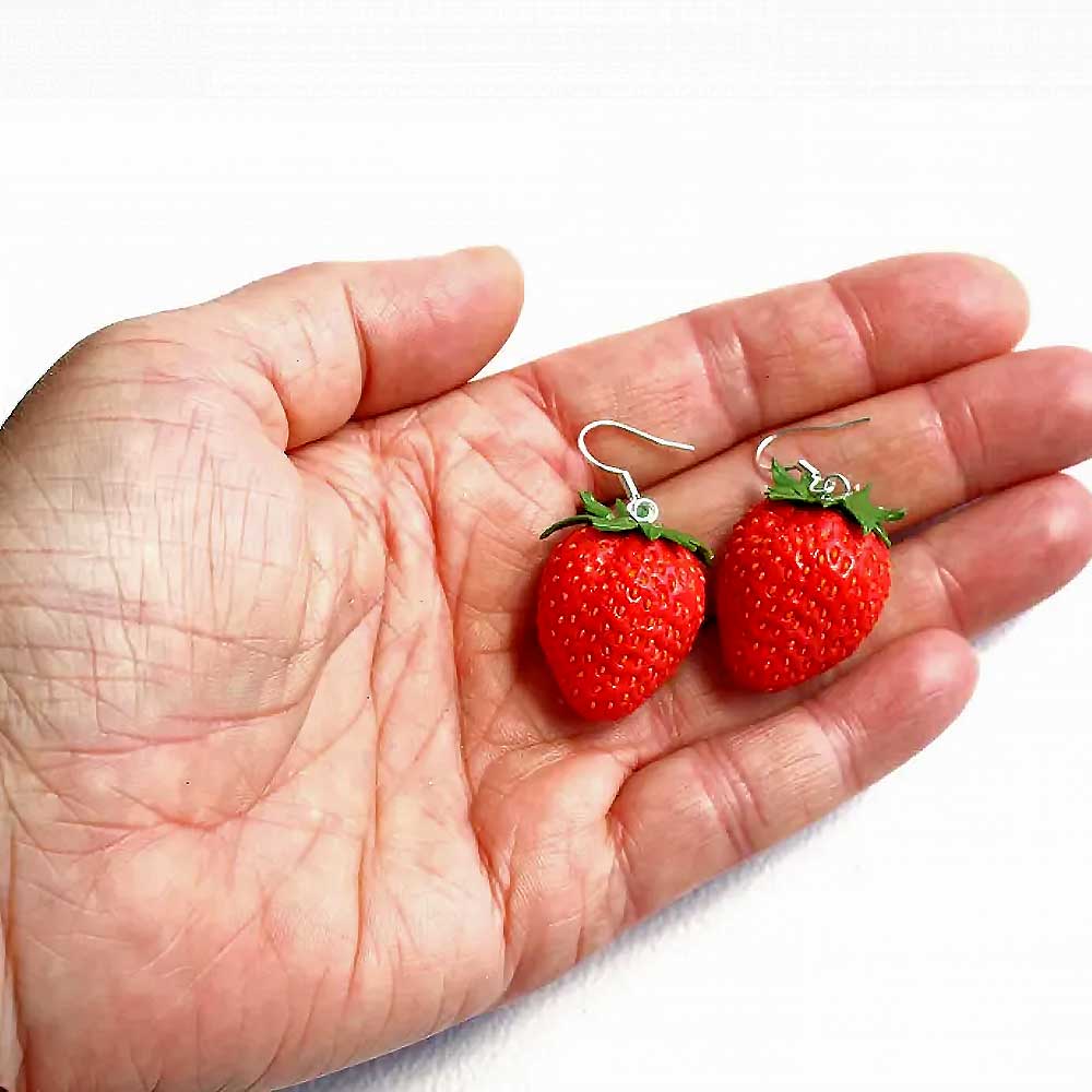 Berry Queen: Strawberry Earrings Polymer Clay.