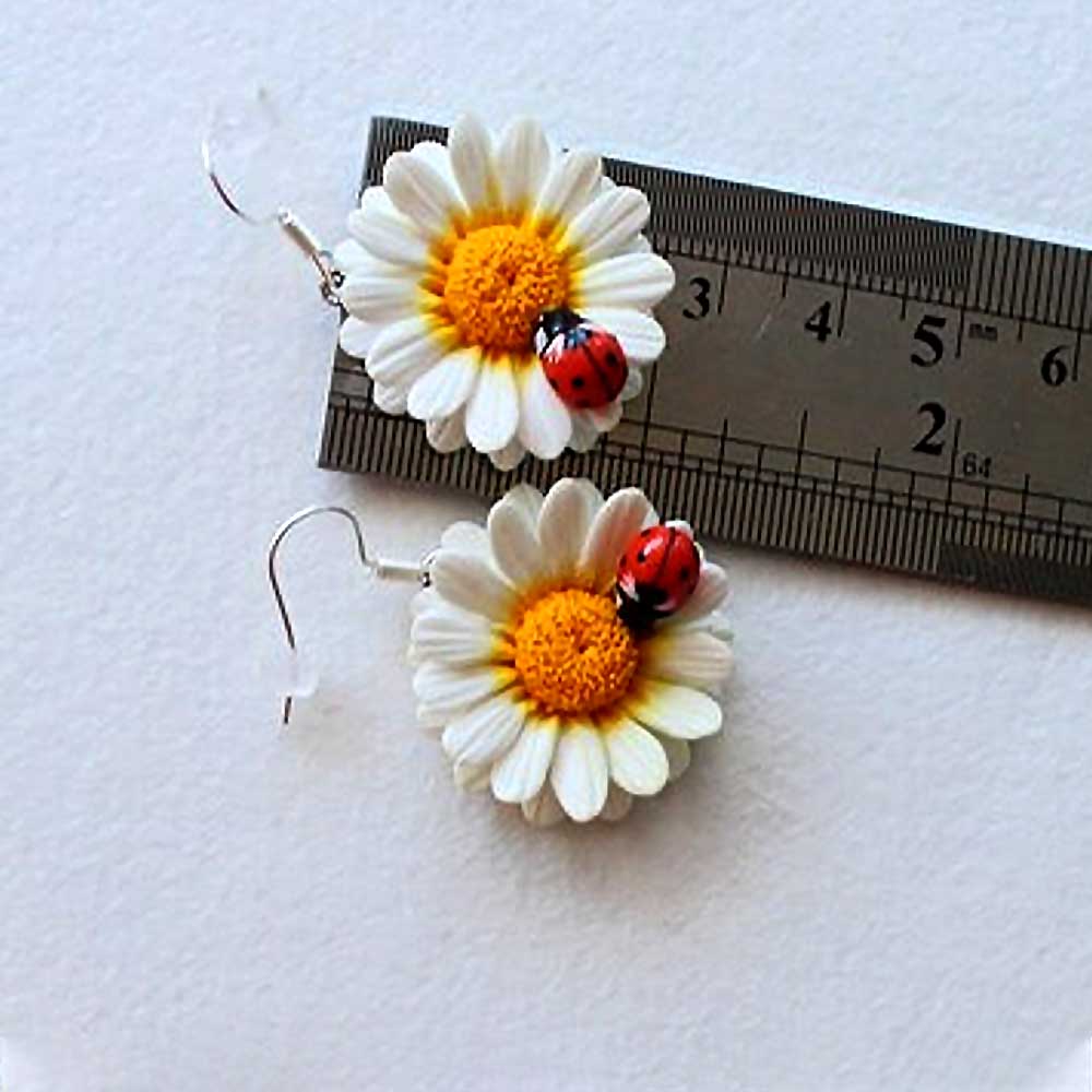 Summer Lovers: Daisy & Ladybug Earrings Polymer Clay.