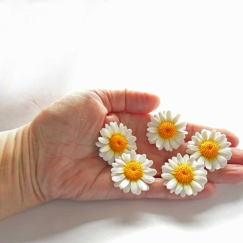 Summer Romance: Daisy Beads Polymer Clay.