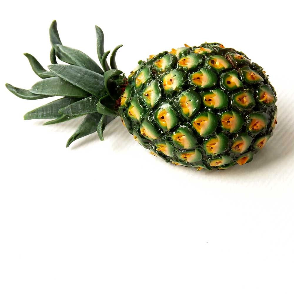 Juicy Joy: Pineapple Brooch Polymer Clay.