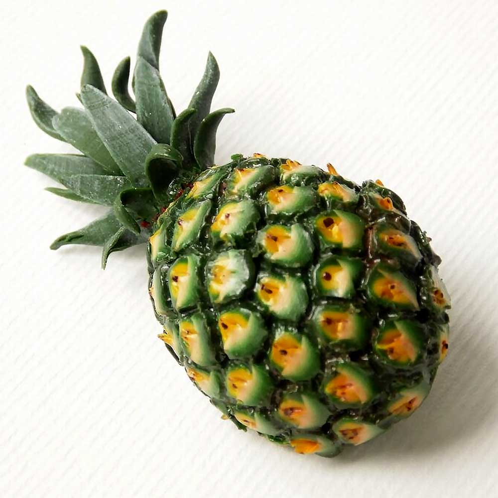 Juicy Joy: Pineapple Brooch Polymer Clay.