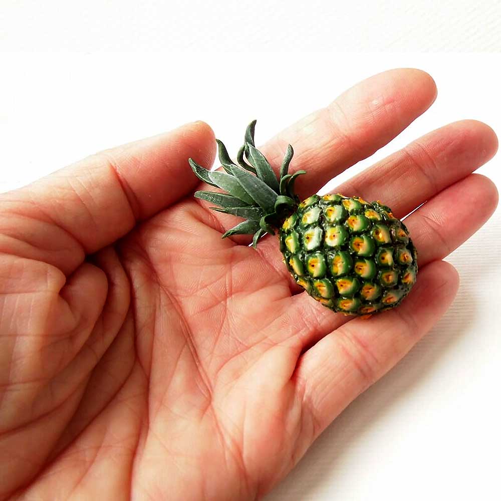 Juicy Joy: Pineapple Brooch Polymer Clay.