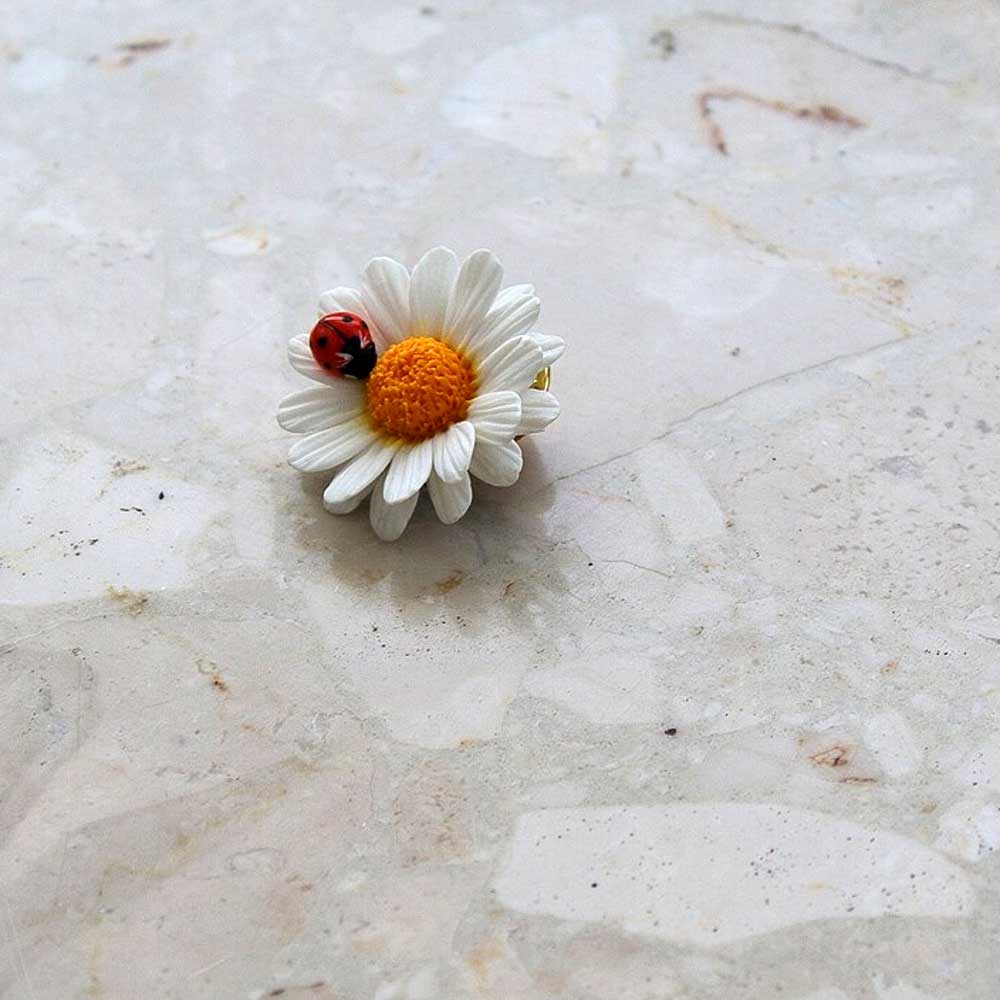 Small Wonder: Daisy Pin Polymer Clay.