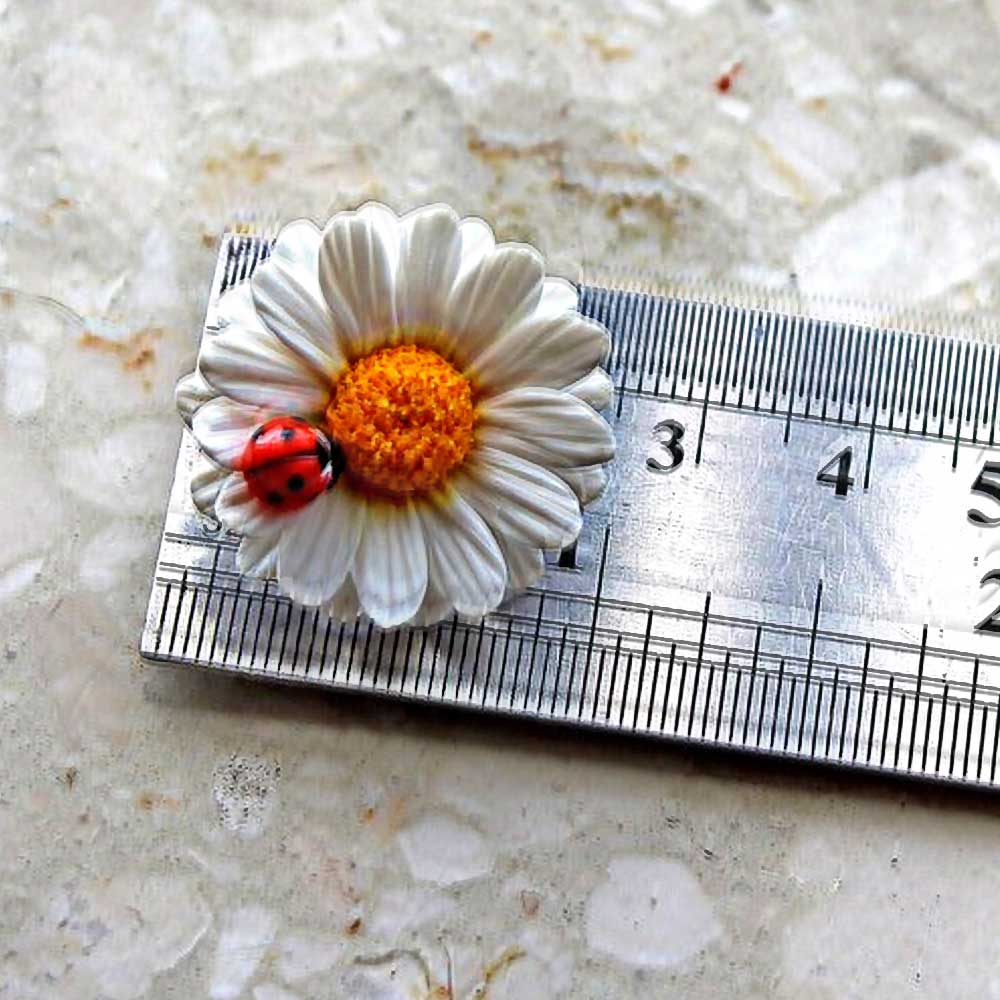 Small Wonder: Daisy Pin Polymer Clay.