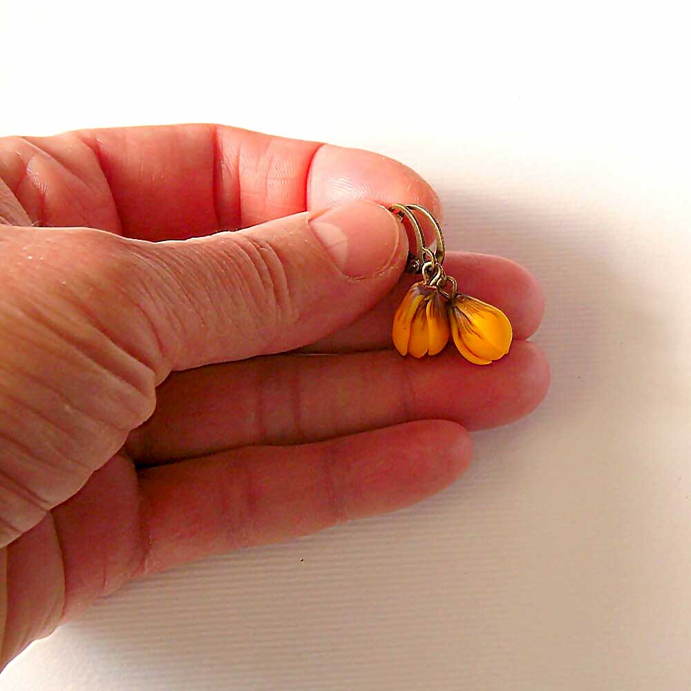 Golden Rays: Crocus Earrings Polymer Clay.