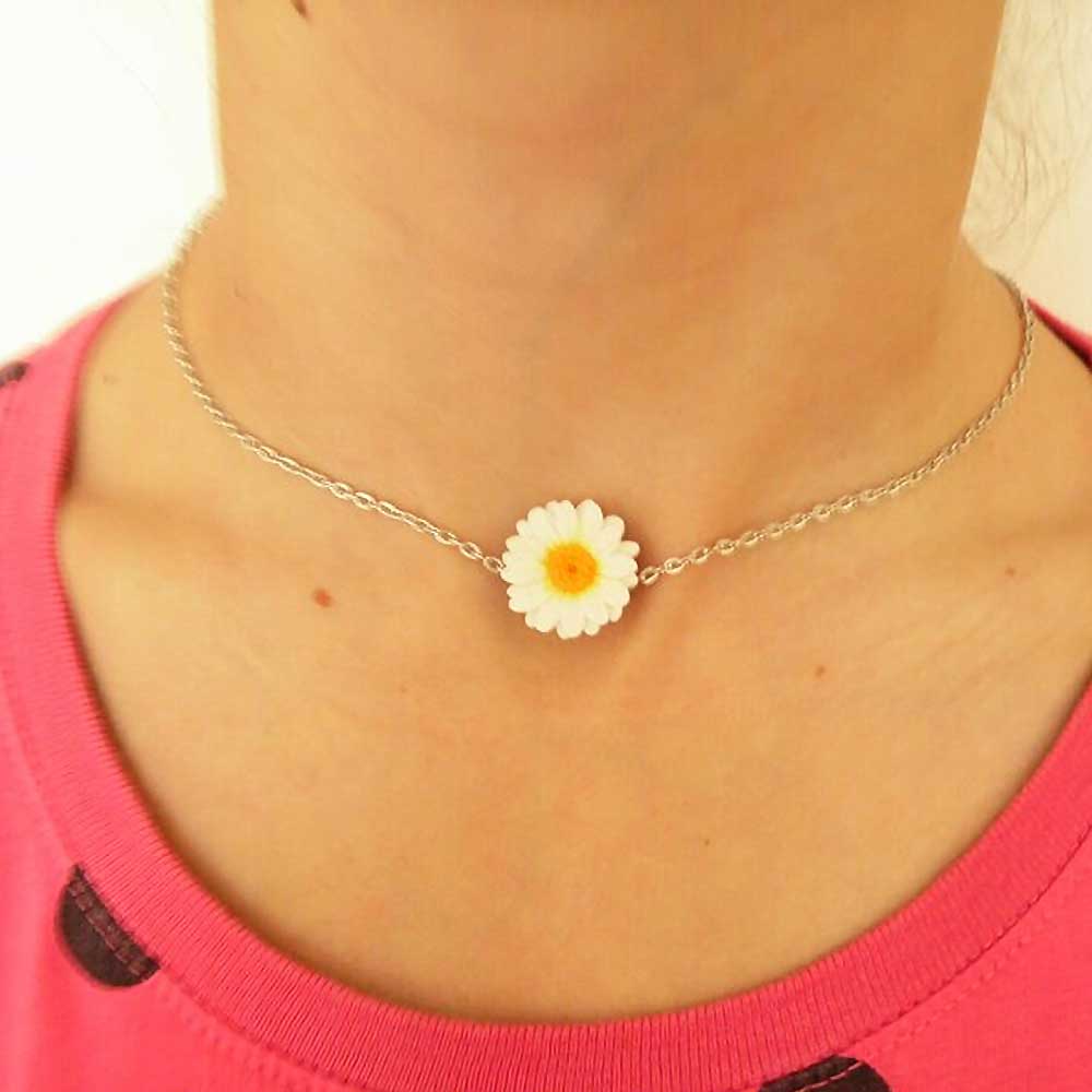 Floral Embrace: Daisy Choker Polymer Clay.