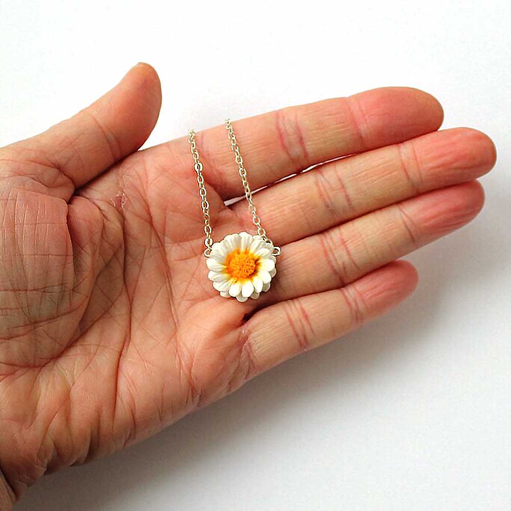 Floral Embrace: Daisy Choker Polymer Clay.