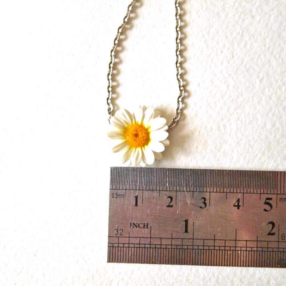 Floral Embrace: Daisy Choker Polymer Clay.