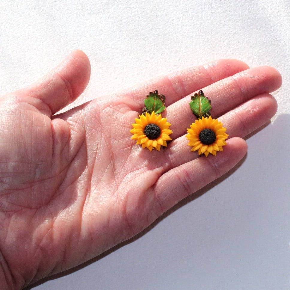 Radiant Flower: Sunflower & Leaf Сlips Polymer Clay.