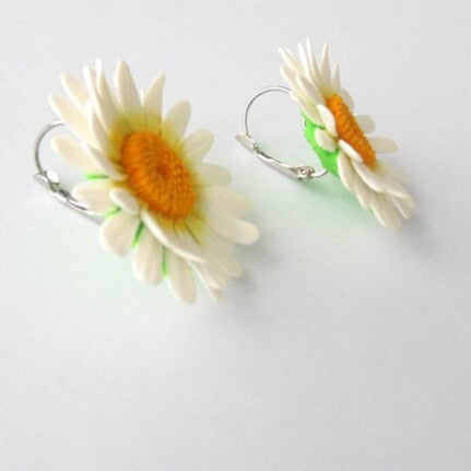 Whimsical Petals: Daisy Earrings Polymer Clay.