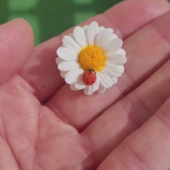 Small Wonder: Daisy Pin Polymer Clay.