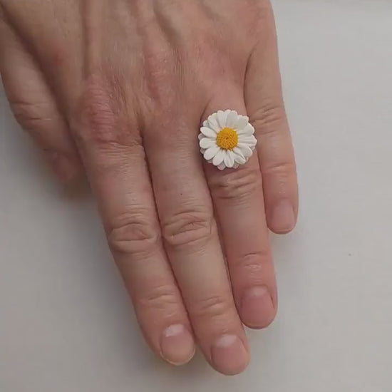 Sweet Blossom: Daisy Ring Polymer Clay.