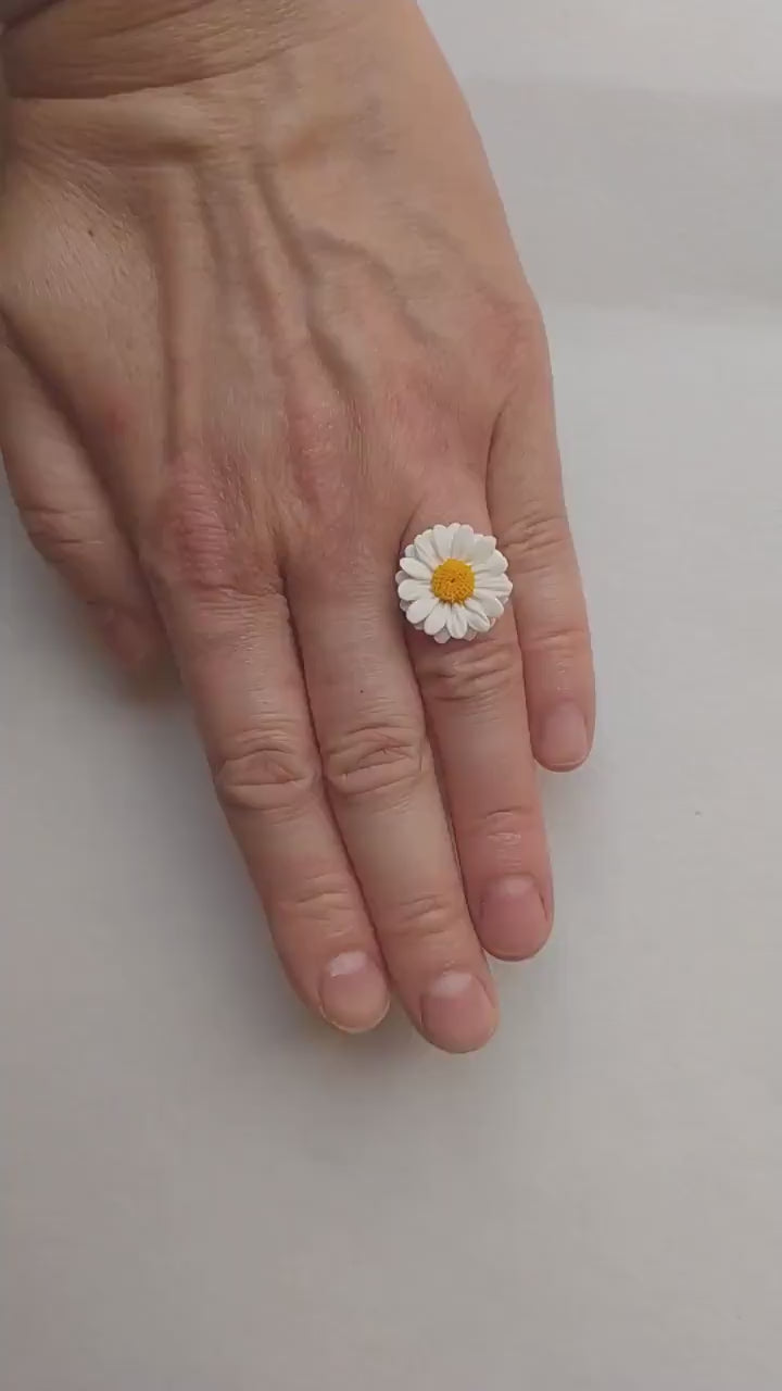 Sweet Blossom: Daisy Ring Polymer Clay.