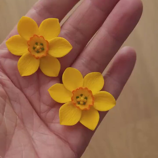 Sun kiss: Daffodil Earrings Polymer Clay.