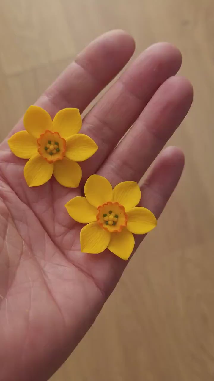 Sun kiss: Daffodil Earrings Polymer Clay.