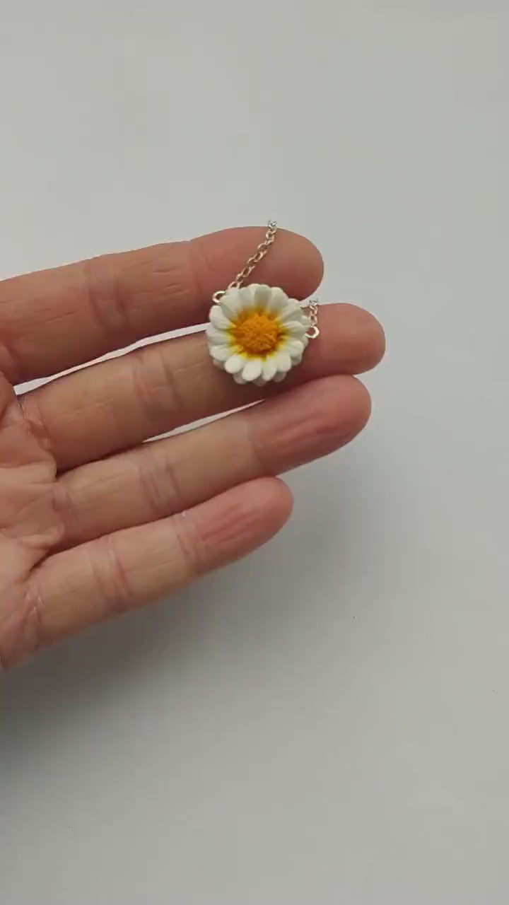 Floral Embrace: Daisy Choker Polymer Clay.