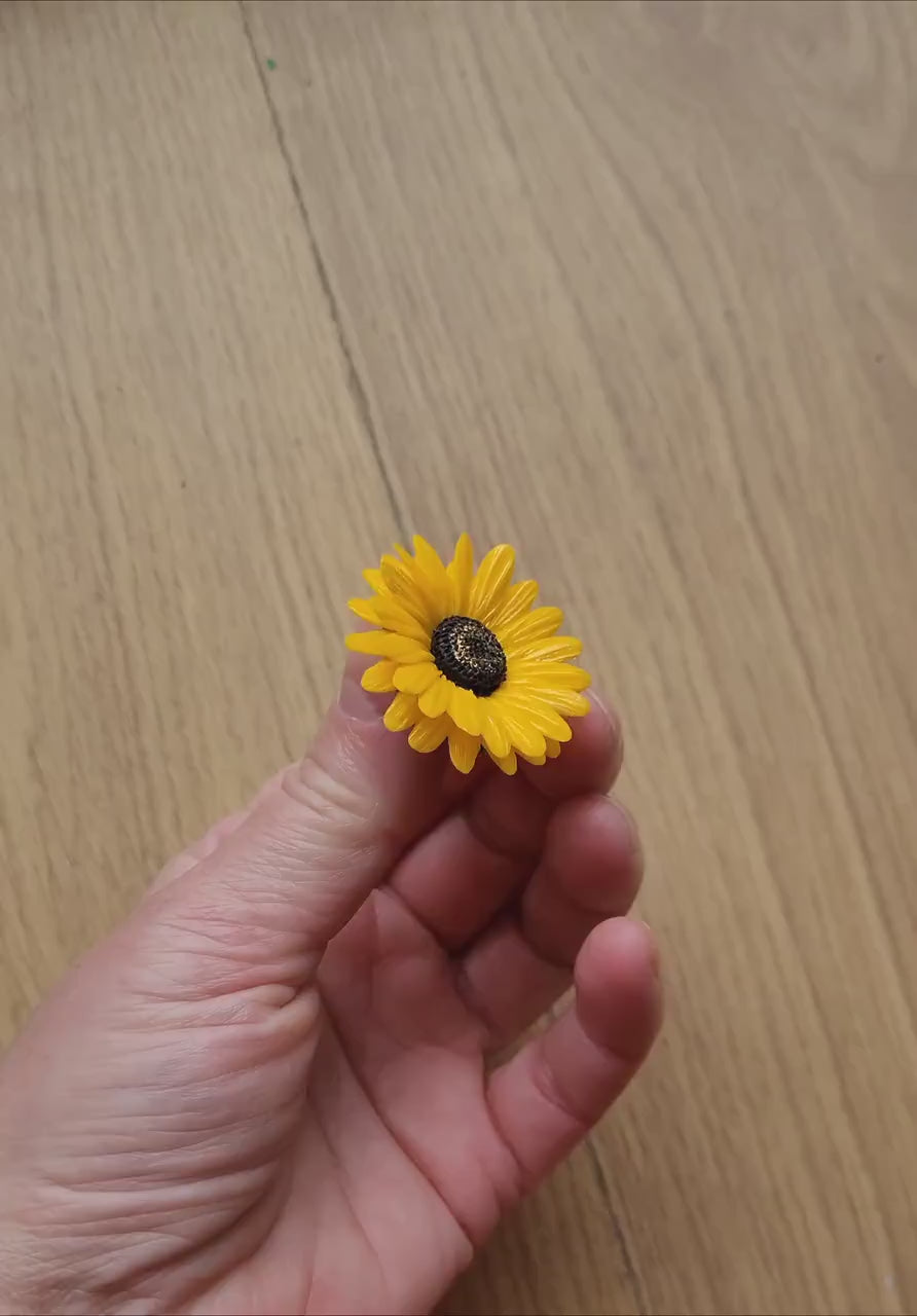 Golden Glow: Gerbera Pin Polymer Clay. 