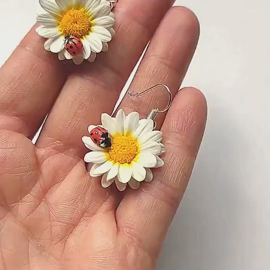 Summer Lovers: Daisy & Ladybug Earrings Polymer Clay.