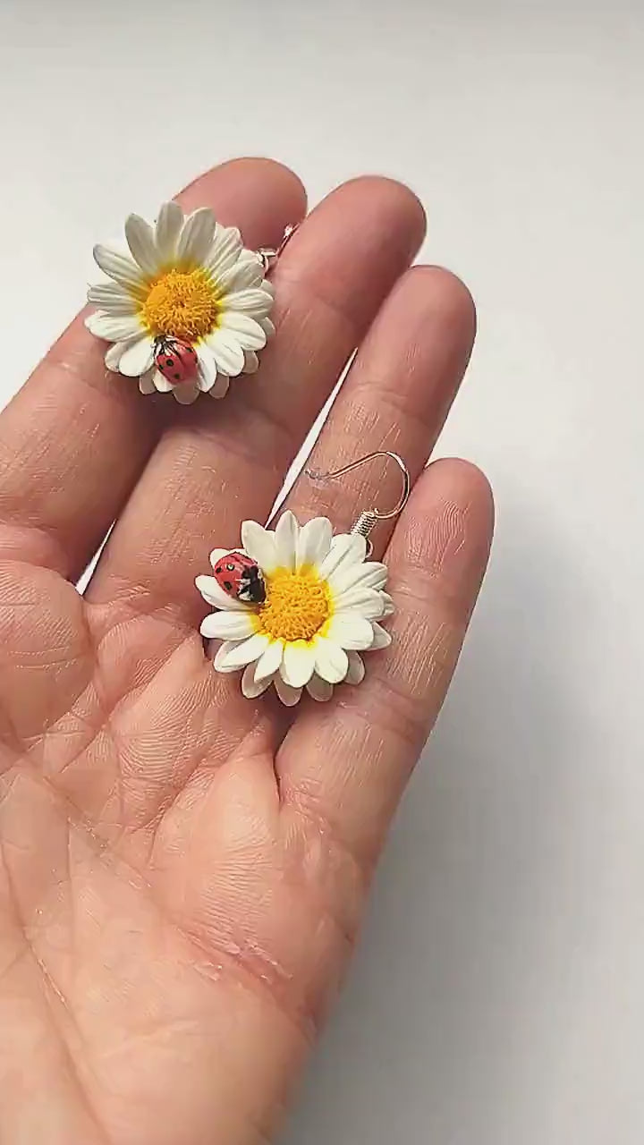 Summer Lovers: Daisy & Ladybug Earrings Polymer Clay.