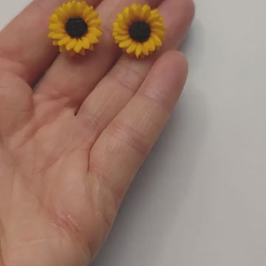 Sunny Smile: Sunflower Earrings Polymer Clay.