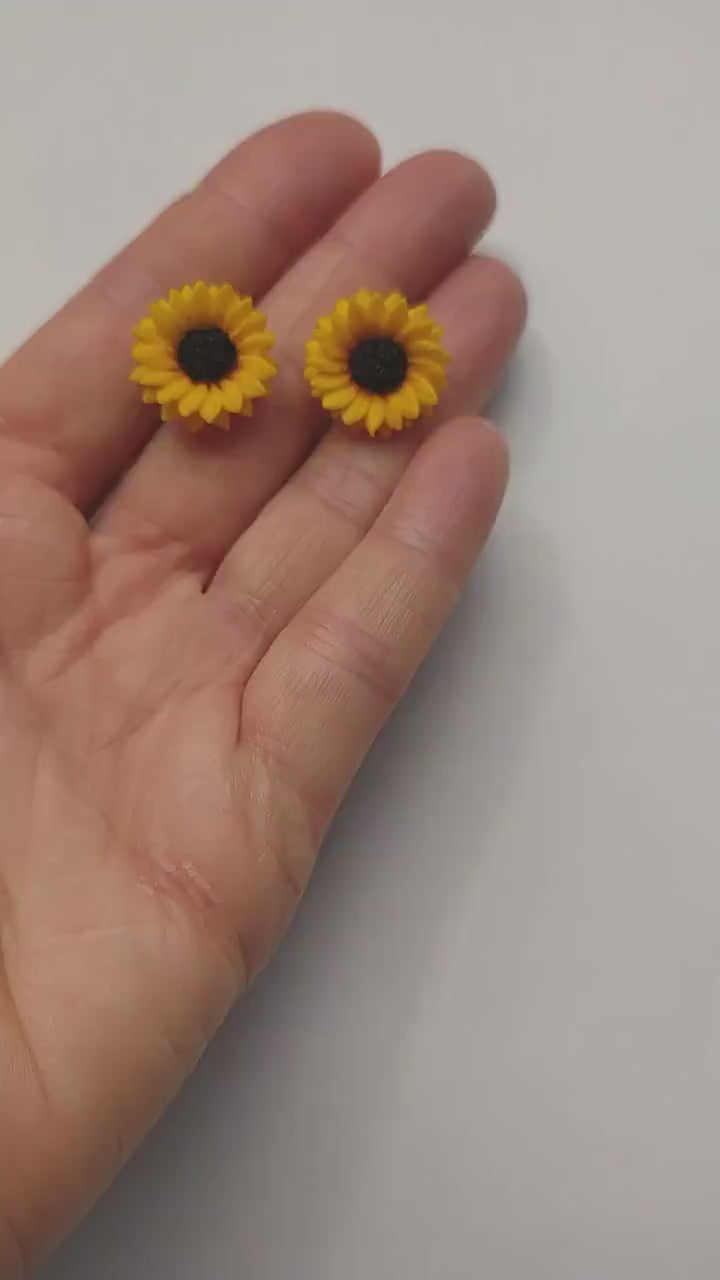 Sunny Smile: Sunflower Earrings Polymer Clay.