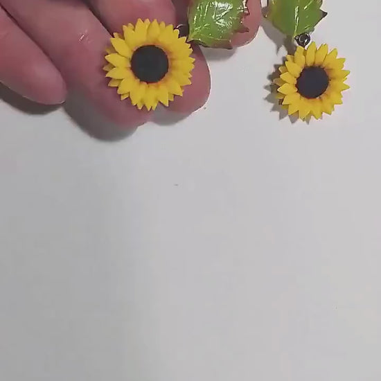 Radiant Flower: Sunflower & Leaf Сlips Polymer Clay.