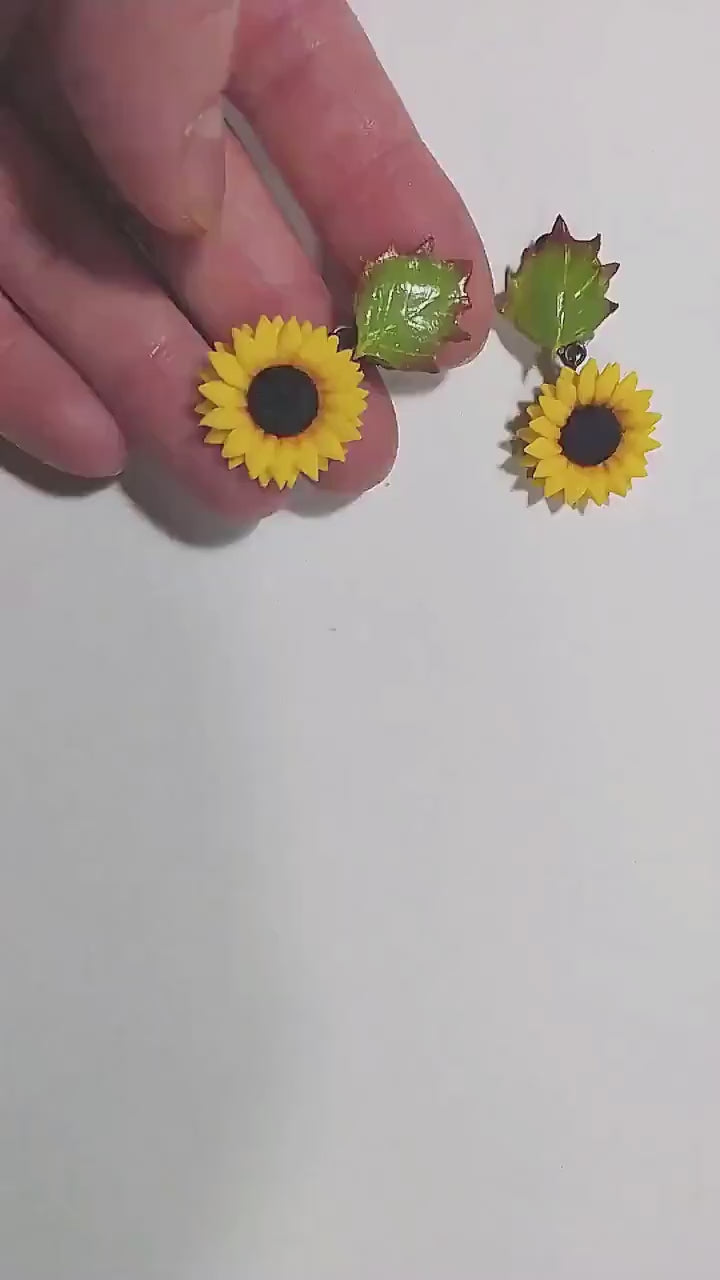 Radiant Flower: Sunflower & Leaf Сlips Polymer Clay.