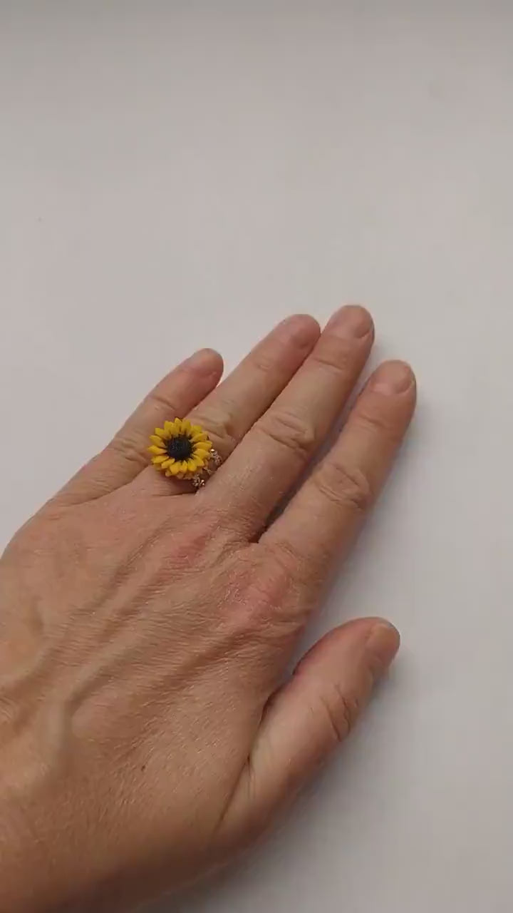 Golden Pattern: Sunflower Ring Polymer Clay.