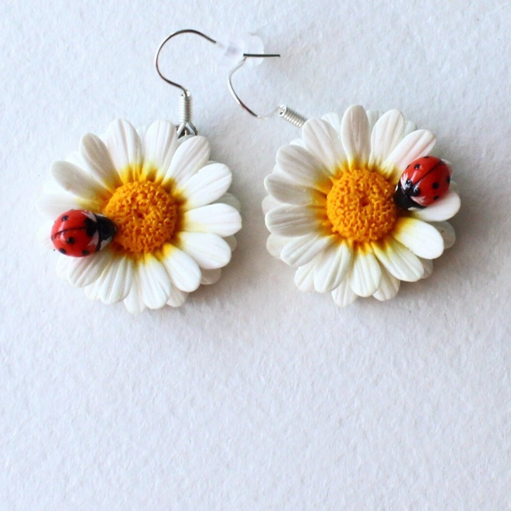 Summer Lovers: Daisy & Ladybug Earrings Polymer Clay.