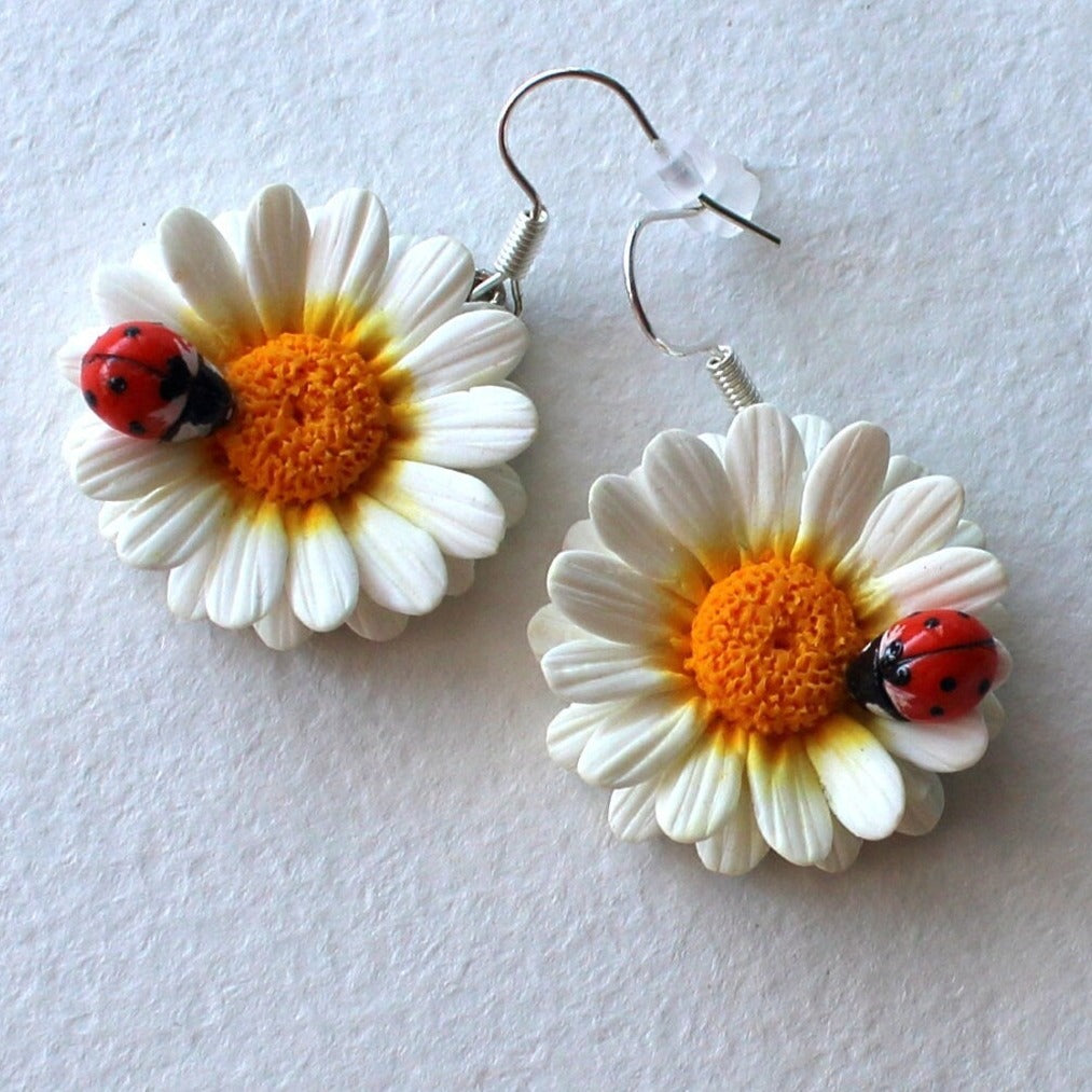 Summer Lovers: Daisy & Ladybug Earrings Polymer Clay.