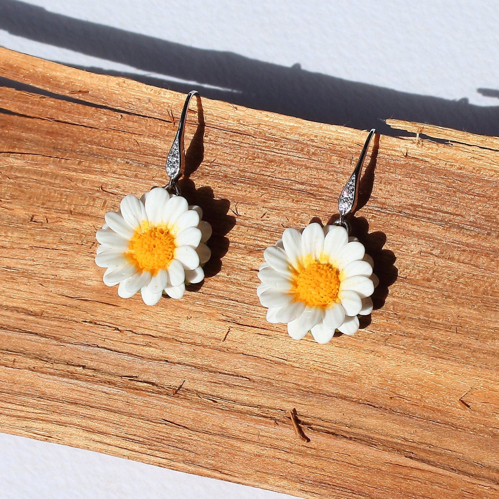 Sparkling Fresh: Daisy & Zircon Earrings Polymer Clay.