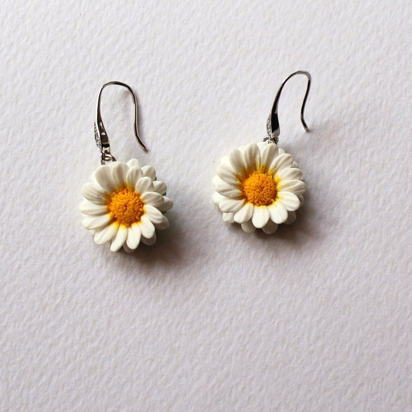 Sparkling Fresh: Daisy & Zircon Earrings Polymer Clay.