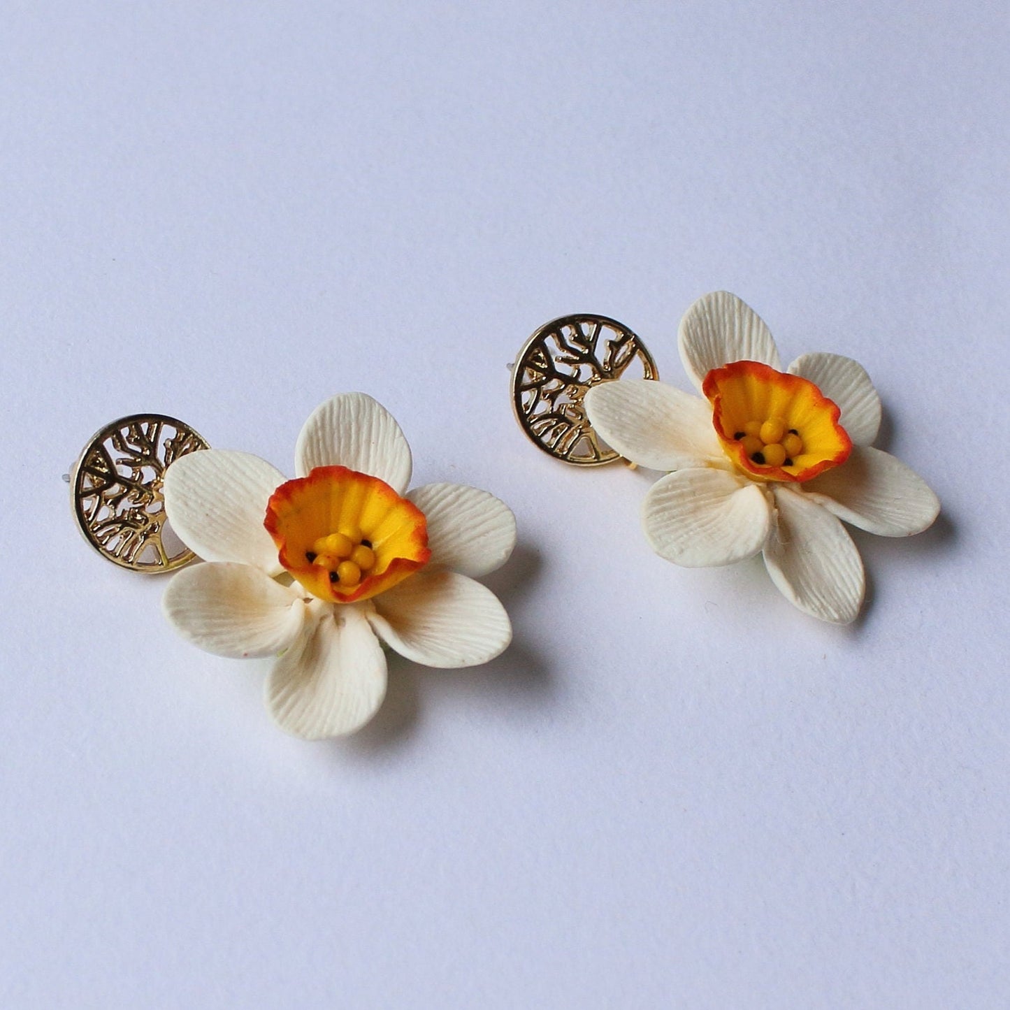 White Splendor: Daffodil Earrings Polymer Clay.