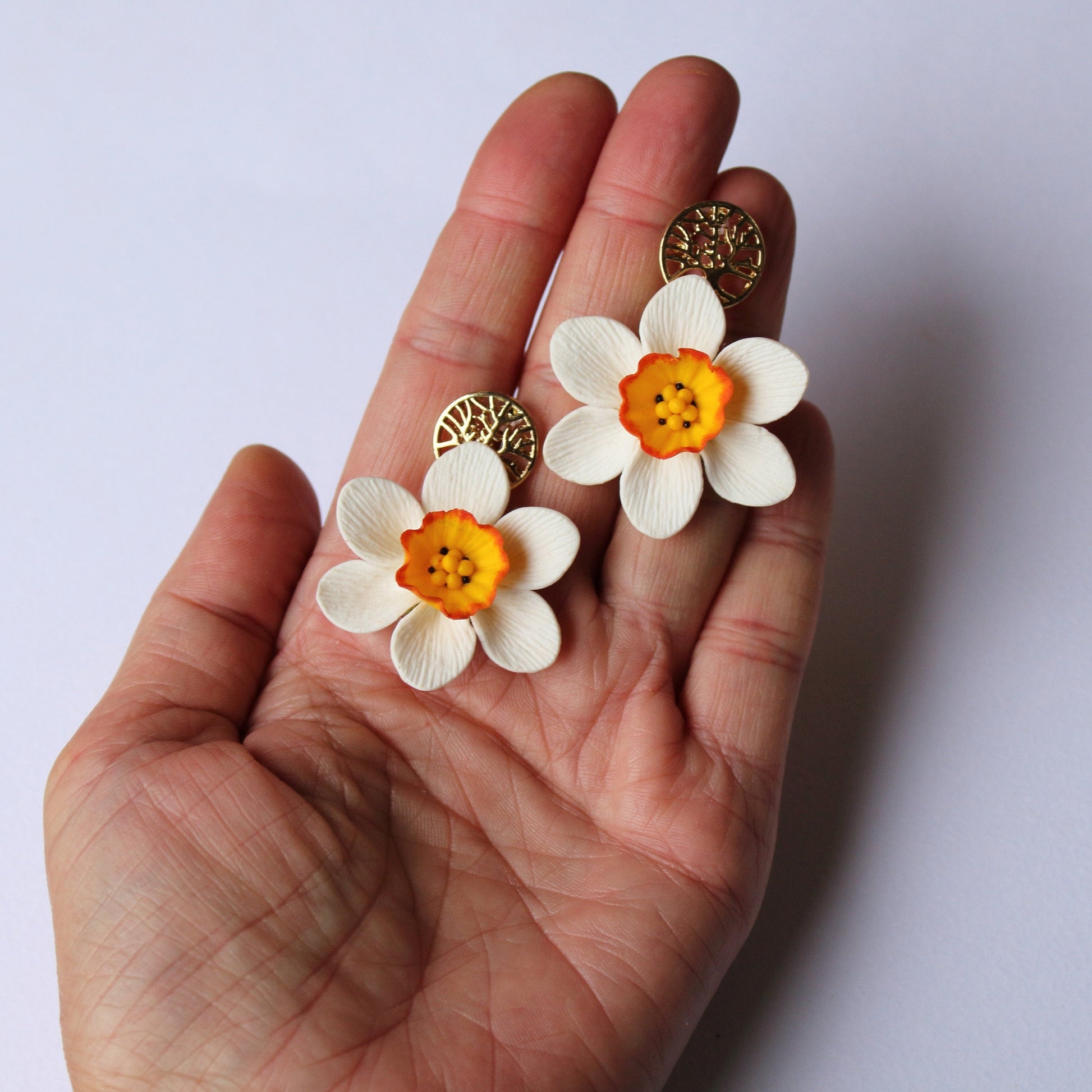 White Splendor: Daffodil Earrings Polymer Clay.