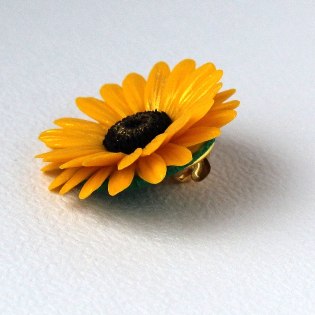 Golden Glow: Gerbera Pin Polymer Clay. 