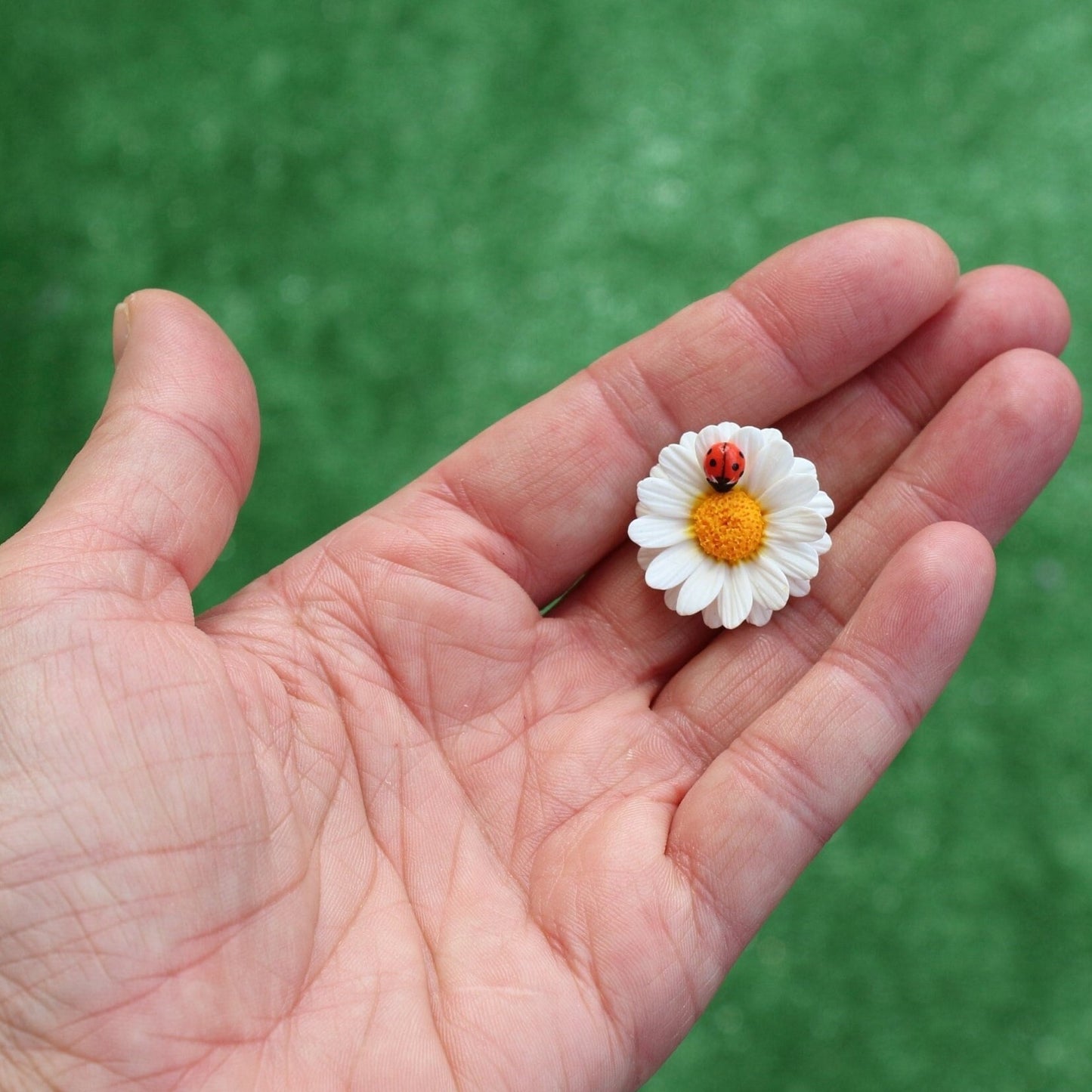 Small Wonder: Daisy Pin Polymer Clay.