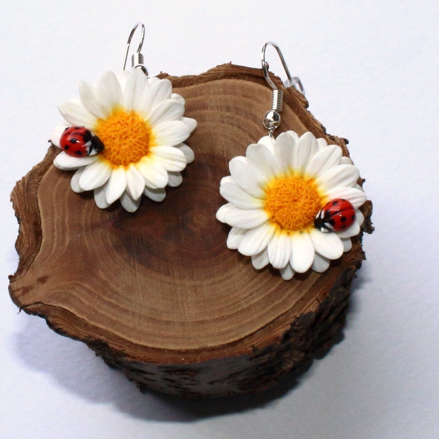 Summer Lovers: Daisy & Ladybug Earrings Polymer Clay.