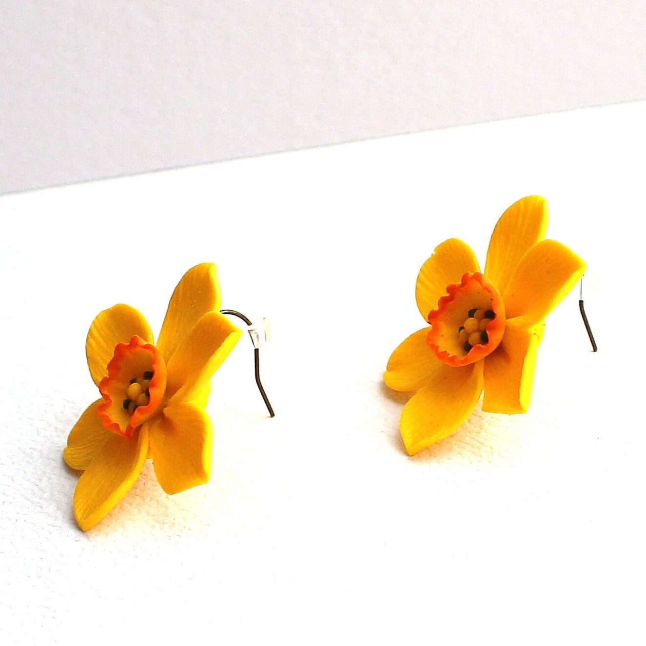 Sun kiss: Daffodil Earrings Polymer Clay.